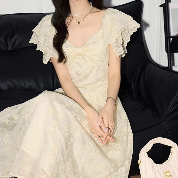 【夏季新款】气质天丝刺绣精致时尚减龄收腰显瘦连衣裙