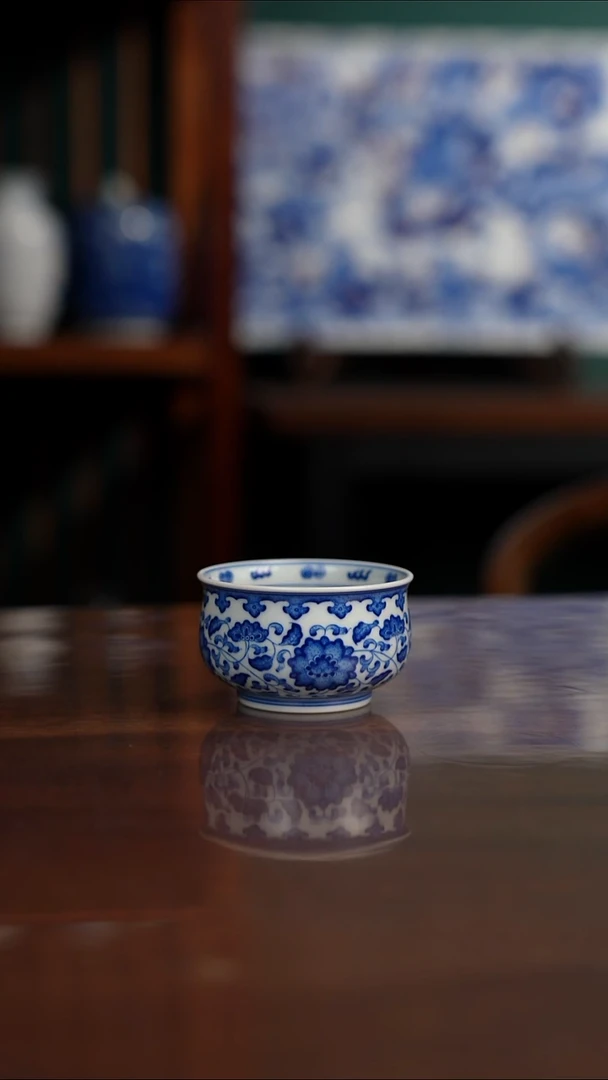 柴窑青花缠枝主人杯