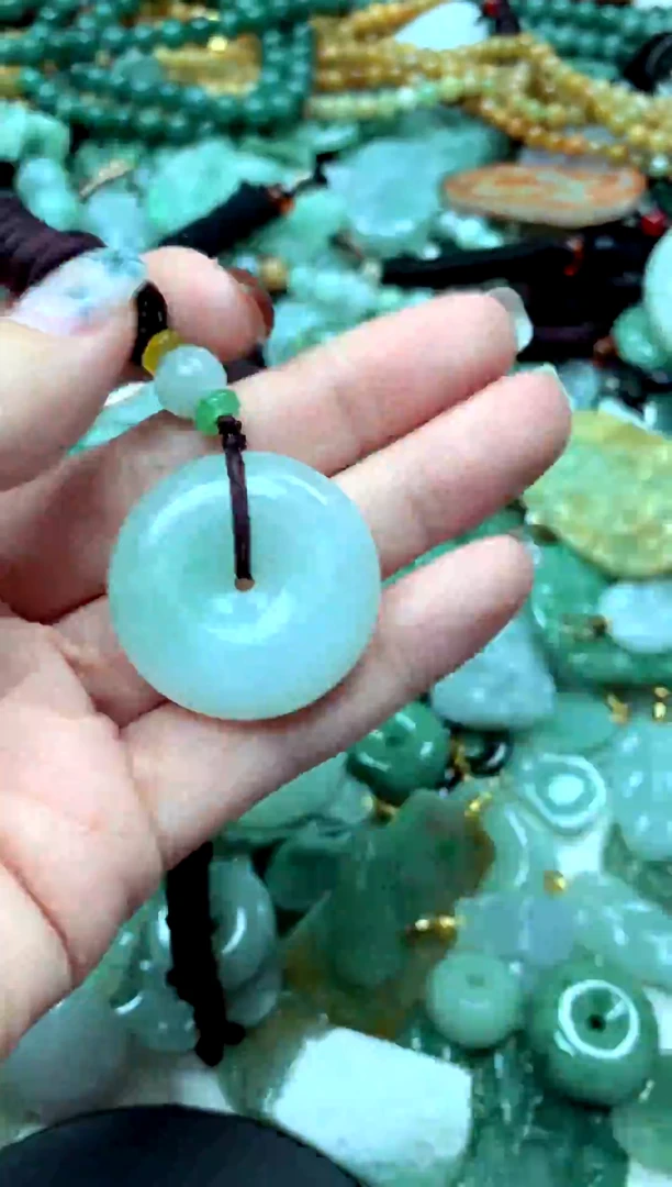 未镶嵌挂件翡翠1