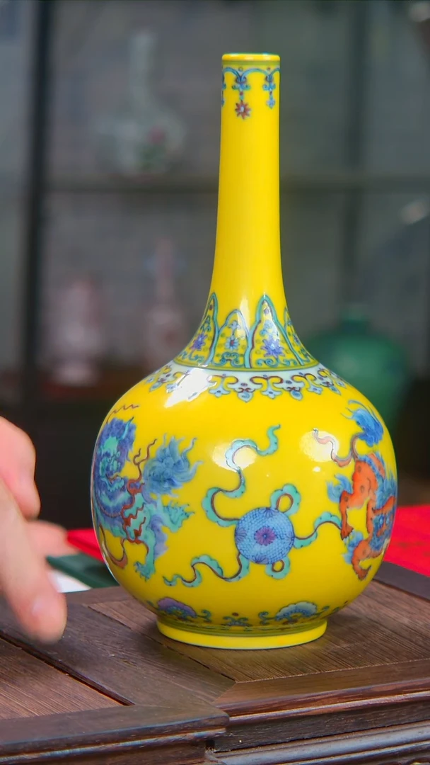 央博文化交流瓷器斗彩瓶