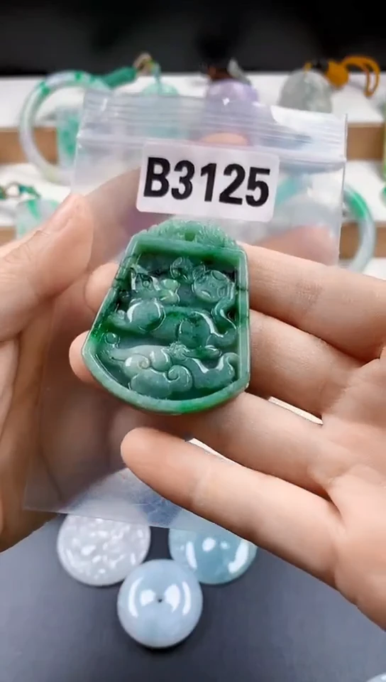 颈饰未镶嵌翡翠天然翡翠吊坠挂件