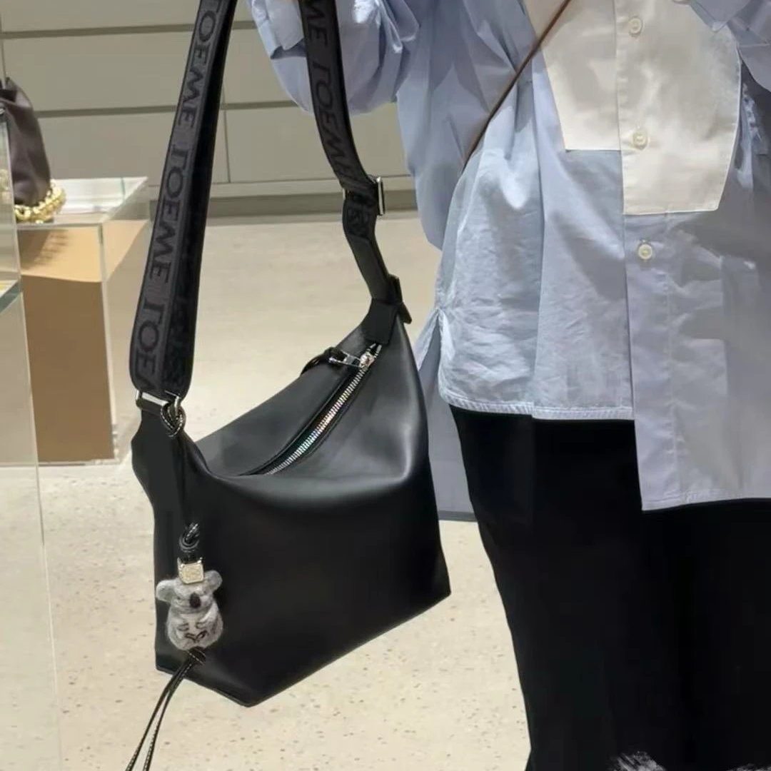 95新 LOEWE/罗意威 坤球奢选罗意威小号cubi斜挎包