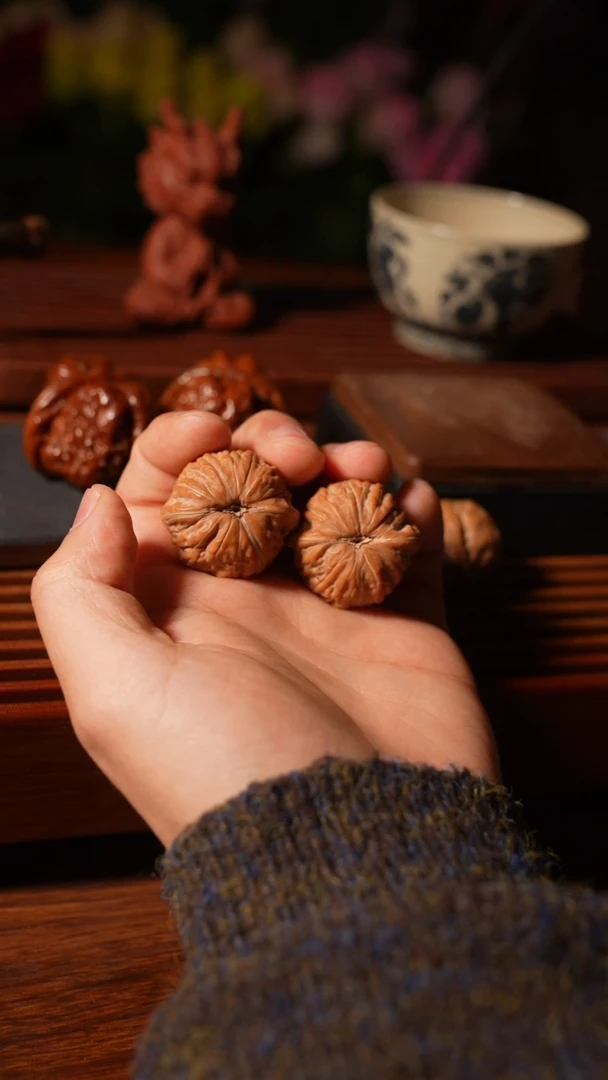 核桃铁锤33.。。。。。。。