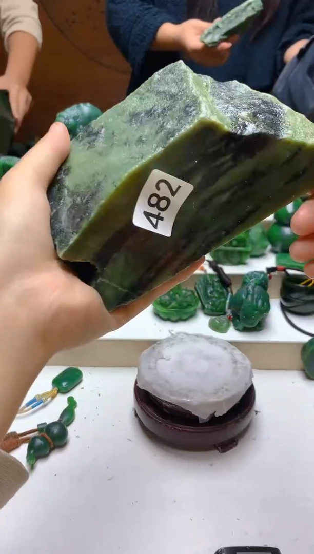 未镶嵌和田玉（碧玉）珠宝半成品0