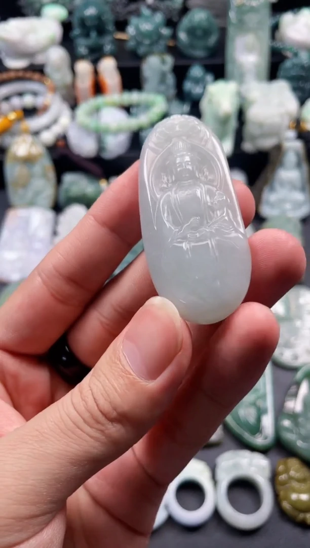 颈饰未镶嵌翡翠28  天然翡翠a货  素衣观音