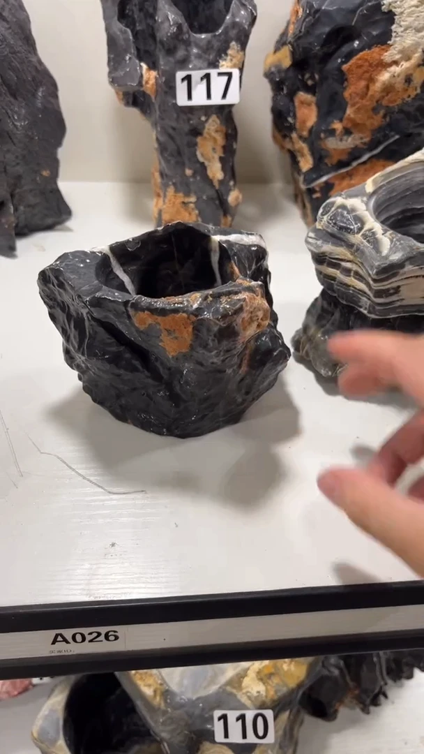 犄****着意境典雅砚台烟缸摆件