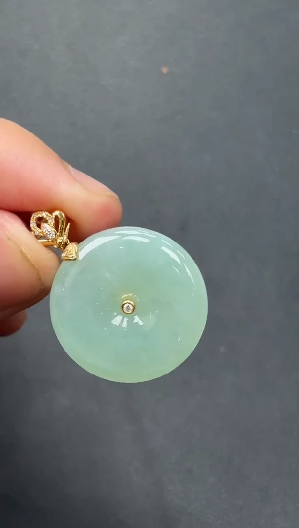 18K金镶嵌挂件翡翠平安扣