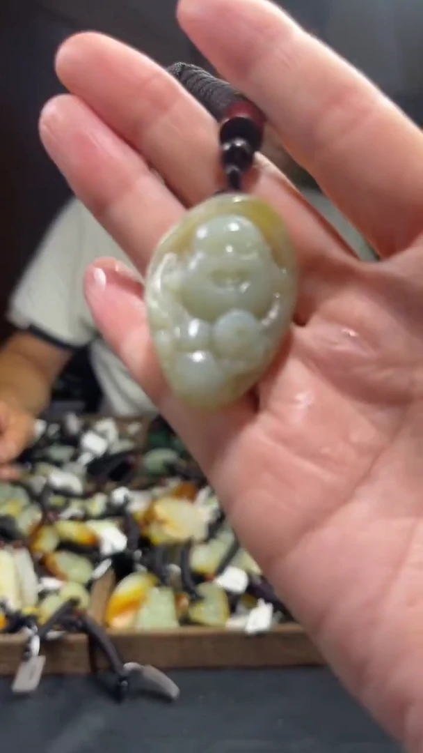 和田玉未镶嵌颈饰`