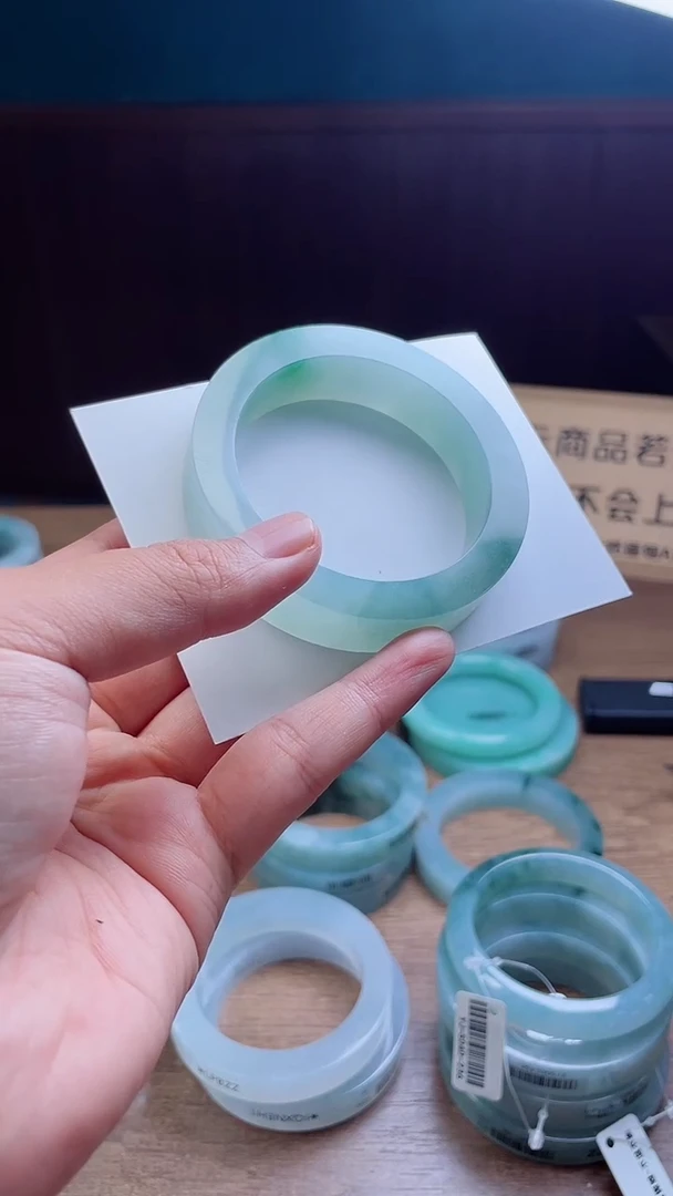 定制翡翠手镯未镶嵌原**美定制