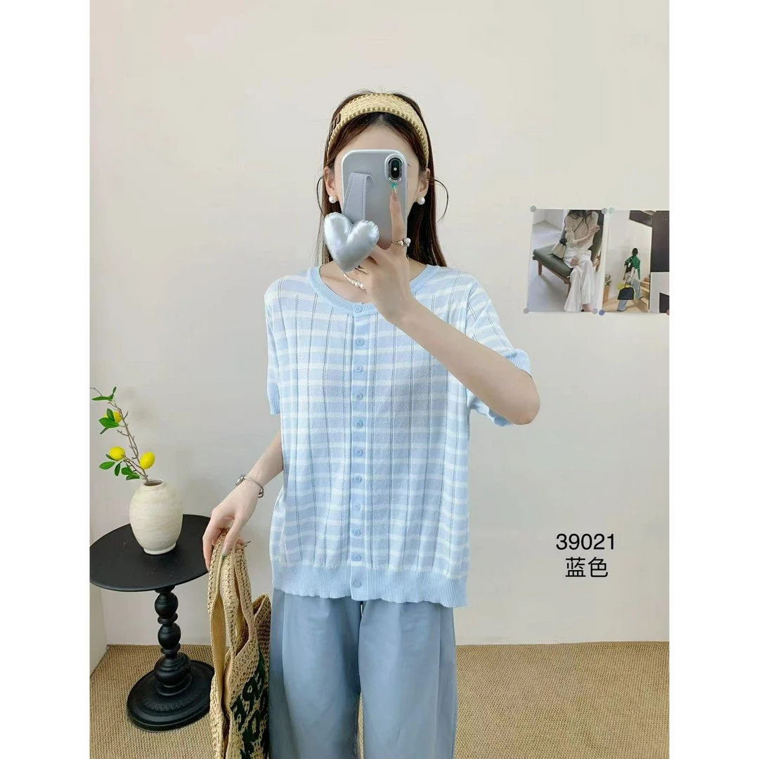 洋气时尚系扣圆领上衣9021
