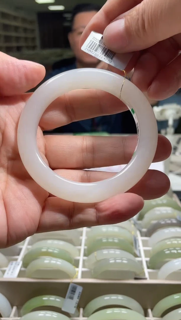 未镶嵌手镯和田玉58-60圈口 4270