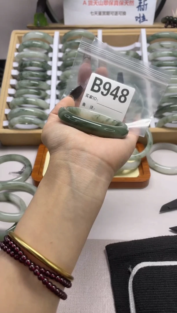 【闪购商品】石英质玉（天山翠）手镯未镶嵌b948