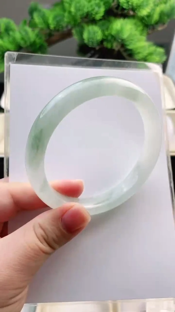 【闪购商品】石英质玉手镯未镶嵌64