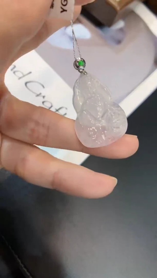 颈饰18K金镶嵌翡翠花件吊坠