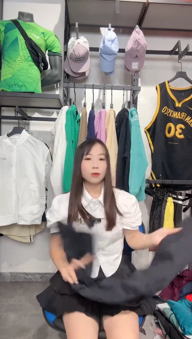 1690  编码 瑕疵款直播间过款为准 尺码