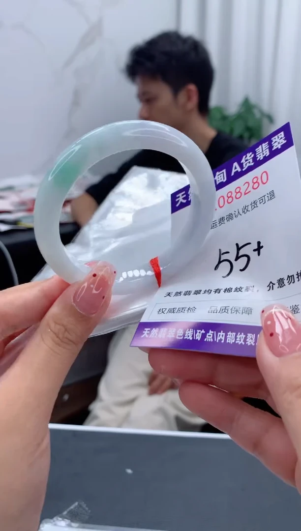 未镶嵌手镯翡翠有纹，完美者勿拍