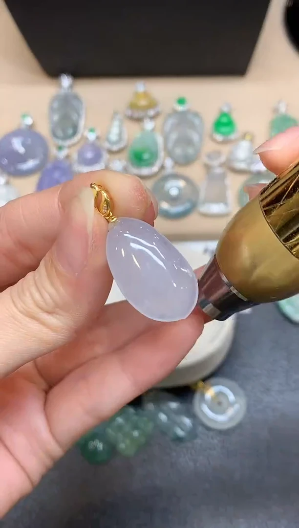 颈饰18K金镶嵌翡翠福瓜【无服务费