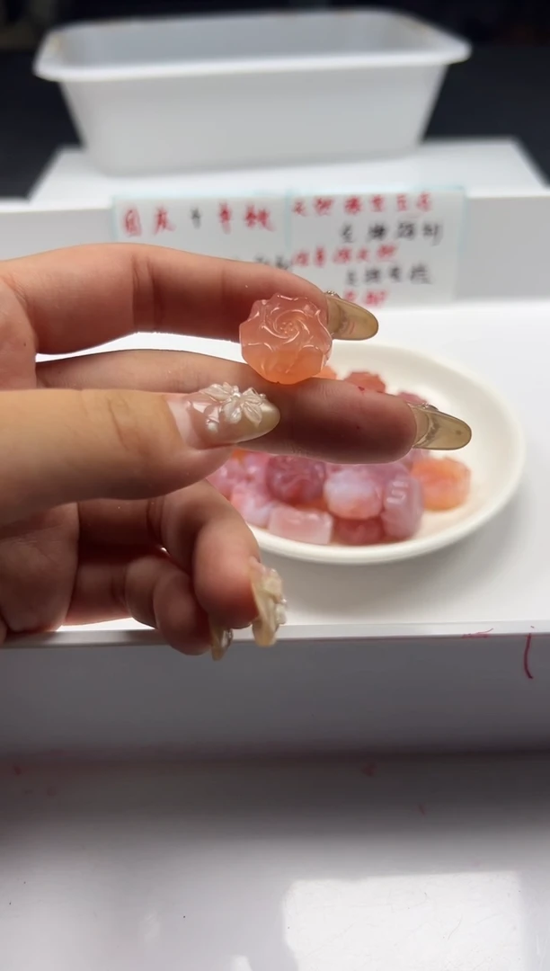 未镶嵌颈饰玛瑙/玉髓x353盐源牡丹花*1颗