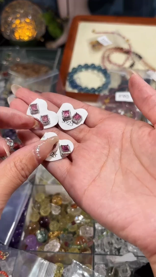 【闪购商品】碧玺手链银S925镶嵌粉碧玺方糖耳钉