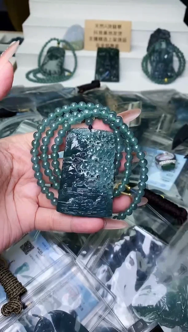 颈饰未镶嵌翡翠