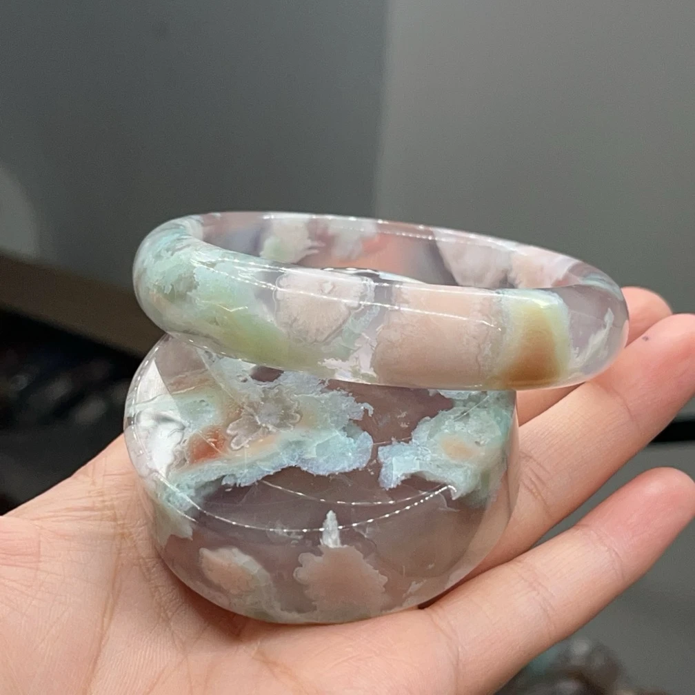 56.7 | 灰冰蜜桃成型花绿橘大花冰透带一点紫调樱花玛瑙手镯正圈