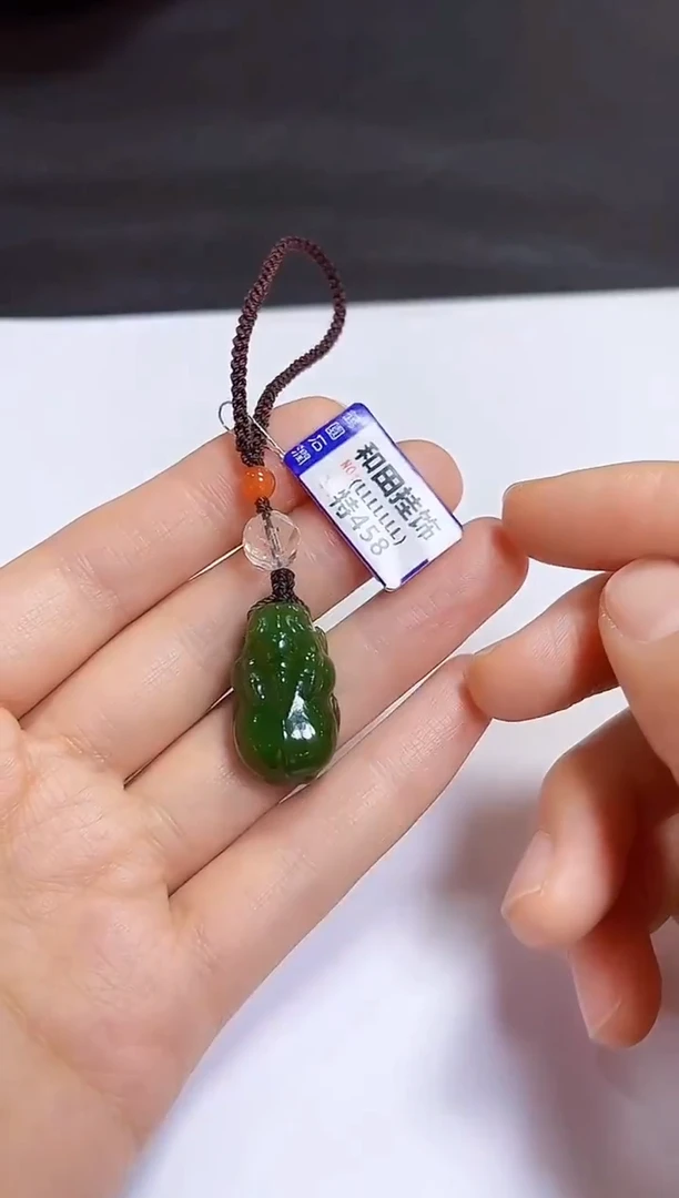 颈饰未镶嵌和田玉挂件