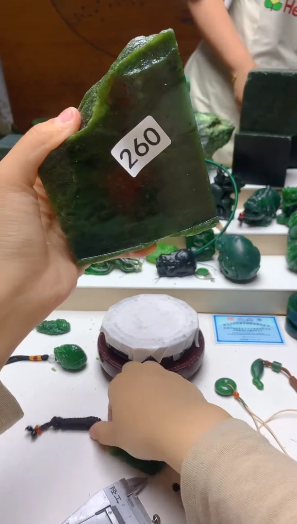 未镶嵌和田玉（碧玉）珠宝半成品0