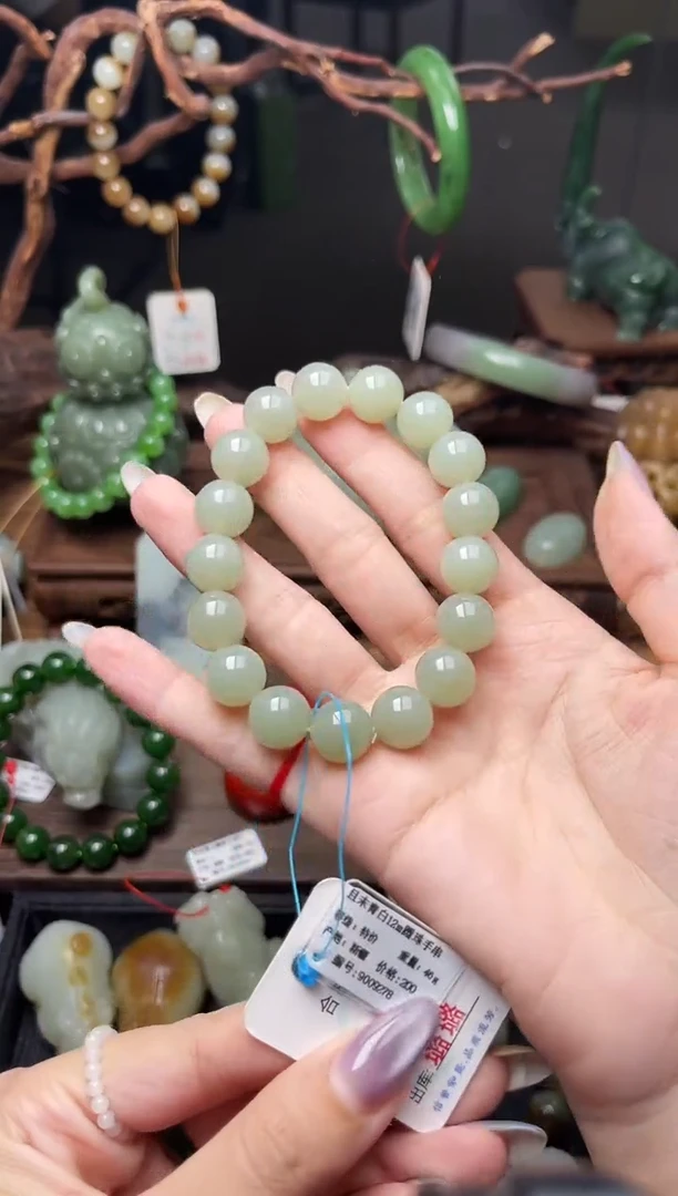 手串未镶嵌和田玉卡12且末青白 圆珠有瑕疵9009278