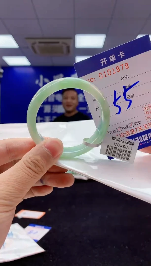 翡翠手镯未镶嵌4天然翡翠默认有瑕完美主义者勿拍