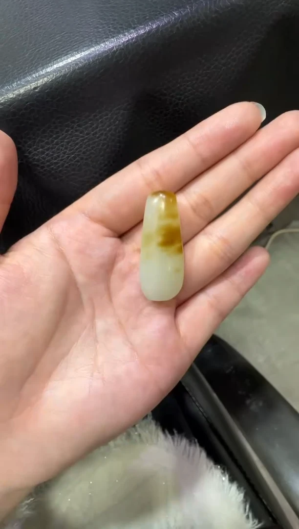 吊坠(赠链)未镶嵌和田玉金山糖白挂件 （产地直发）