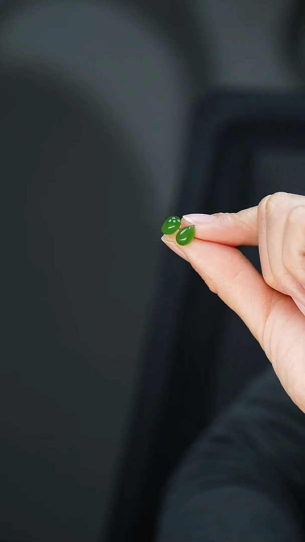 18K金镶嵌和田玉耳饰1