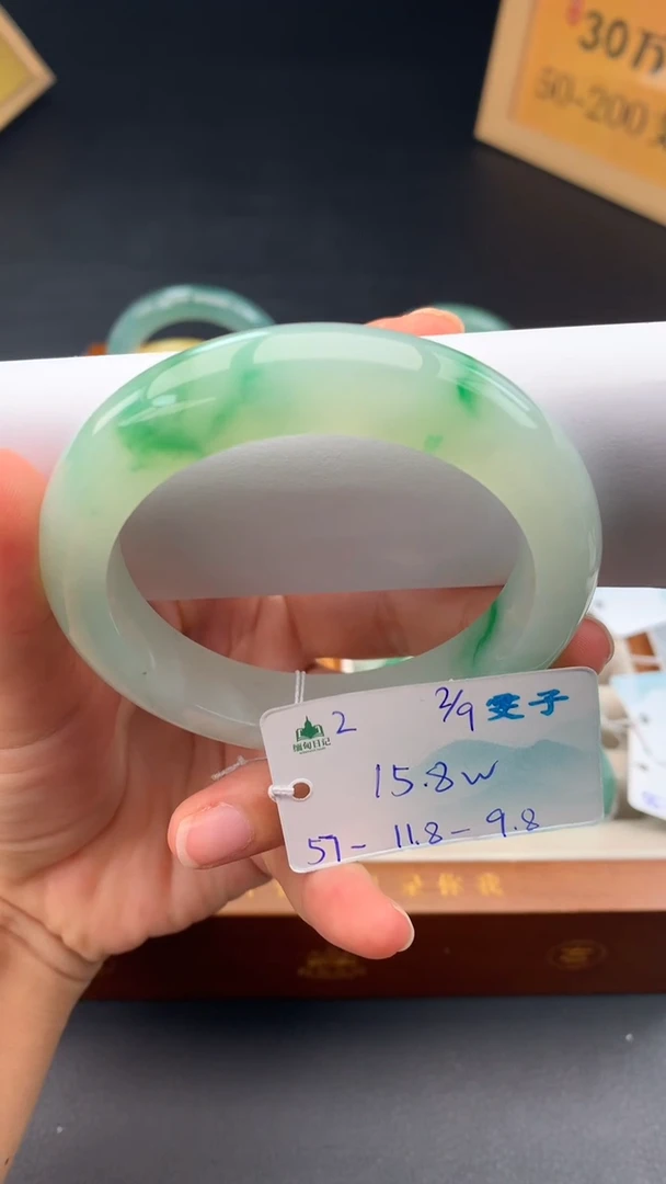 未镶嵌手镯翡翠自带#送人#，联系客服核对地址~