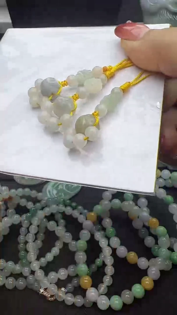 翡翠挂件未镶嵌猫爪挂件多样性发其一