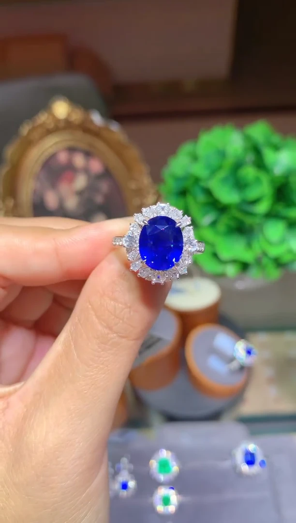 蓝宝石戒指18K金镶嵌4.0CT