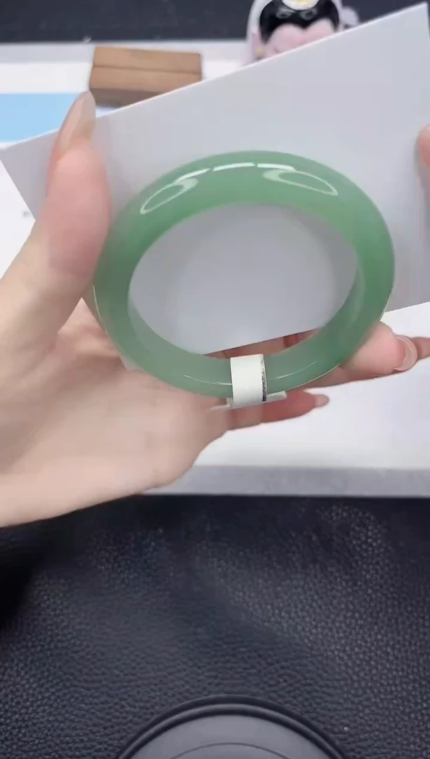 未镶嵌手镯石英质玉49-54.5