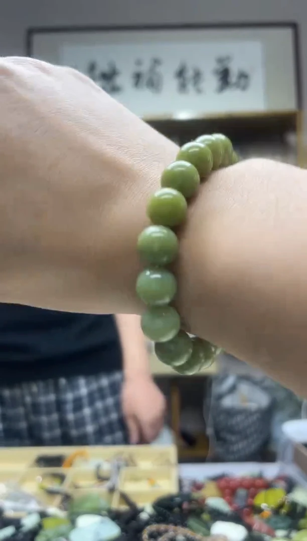 未镶嵌岫玉吊坠`