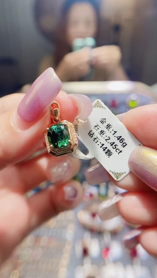 18K金镶嵌颈饰碧玺2.45.