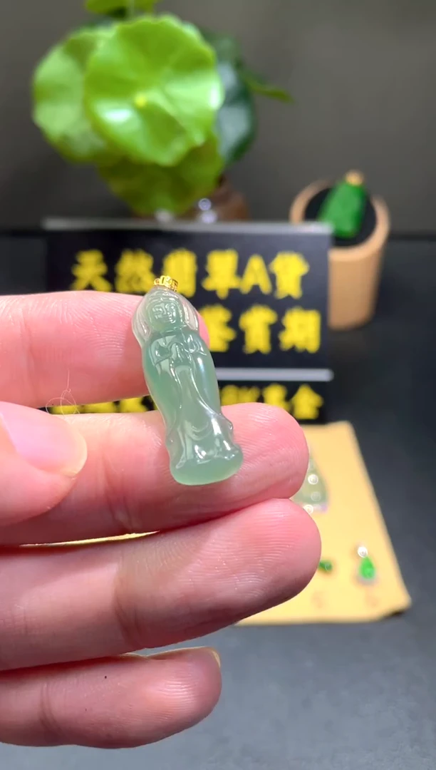 颈饰18K金镶嵌翡翠翡翠A货