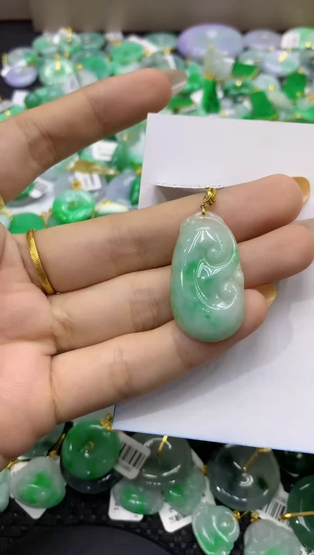 颈饰18K金镶嵌翡翠天然缅甸翡翠A货
