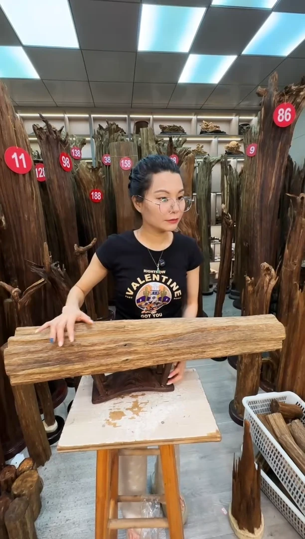 沉香碎屑沉香沉香原料摆件工艺品一百以上带底座