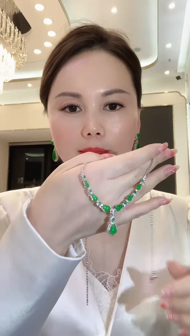 【闪购商品】翡翠套链18K金镶嵌C66 翡翠