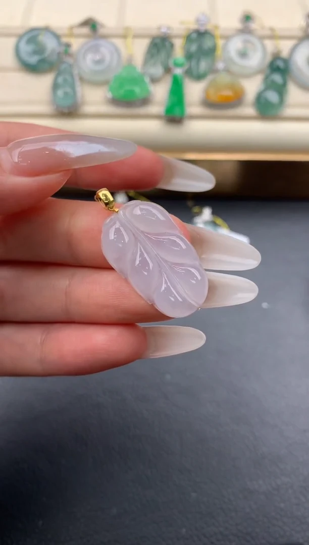 翡翠18K金镶嵌颈饰F210