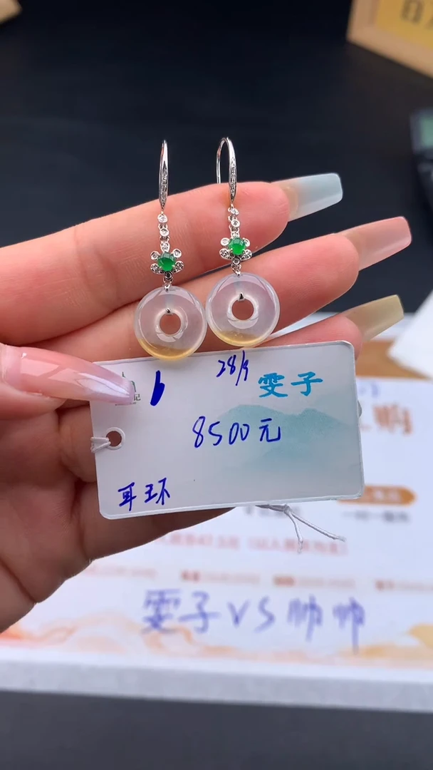 未镶嵌翡翠耳坠自带#送人#，联系客服核对地址~