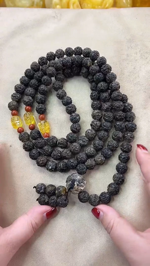 未镶嵌颈饰琥珀项链