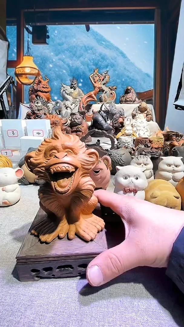 泥塑紫砂茶宠雕塑嘻哈猴