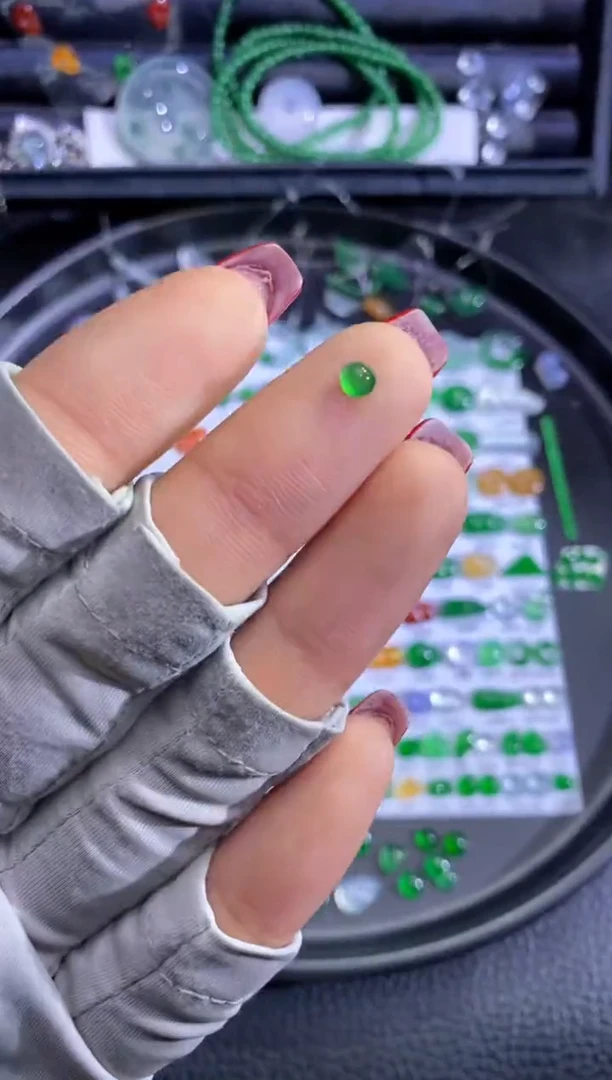 未镶嵌挂件翡翠蛋