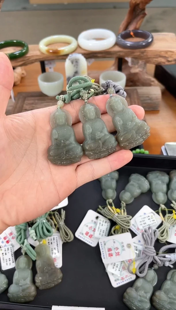 吊坠(不含链)未镶嵌和田玉新疆料 观音 多样性发一