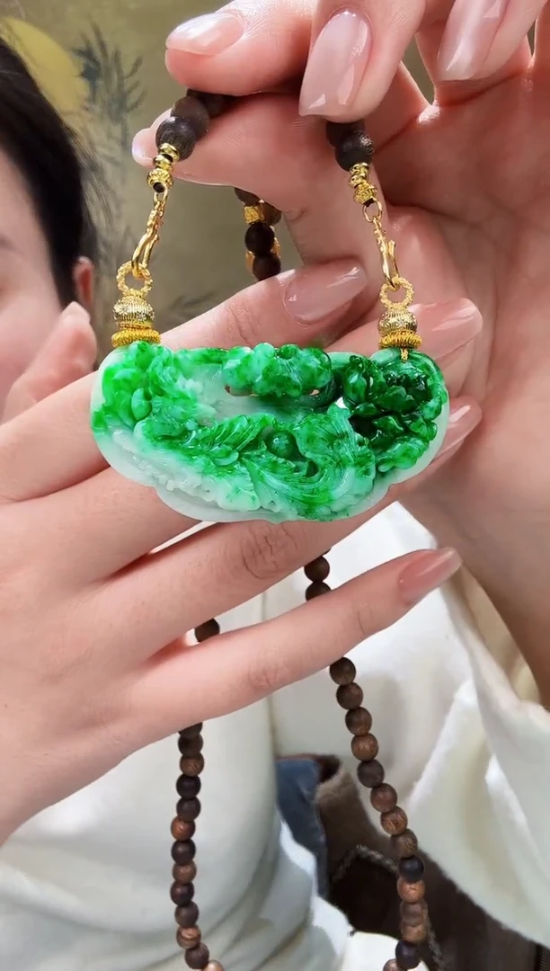 颈饰未镶嵌翡翠吊坠