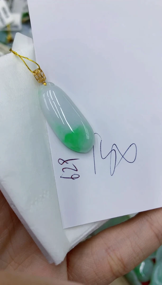 颈饰18K金镶嵌翡翠111111111111