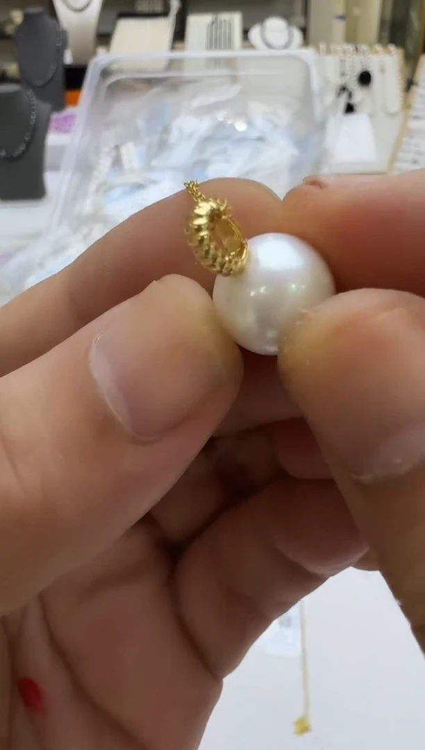 淡水珍珠18K金镶嵌吊坠(赠链)12-13mm 香奶奶扣-孤品